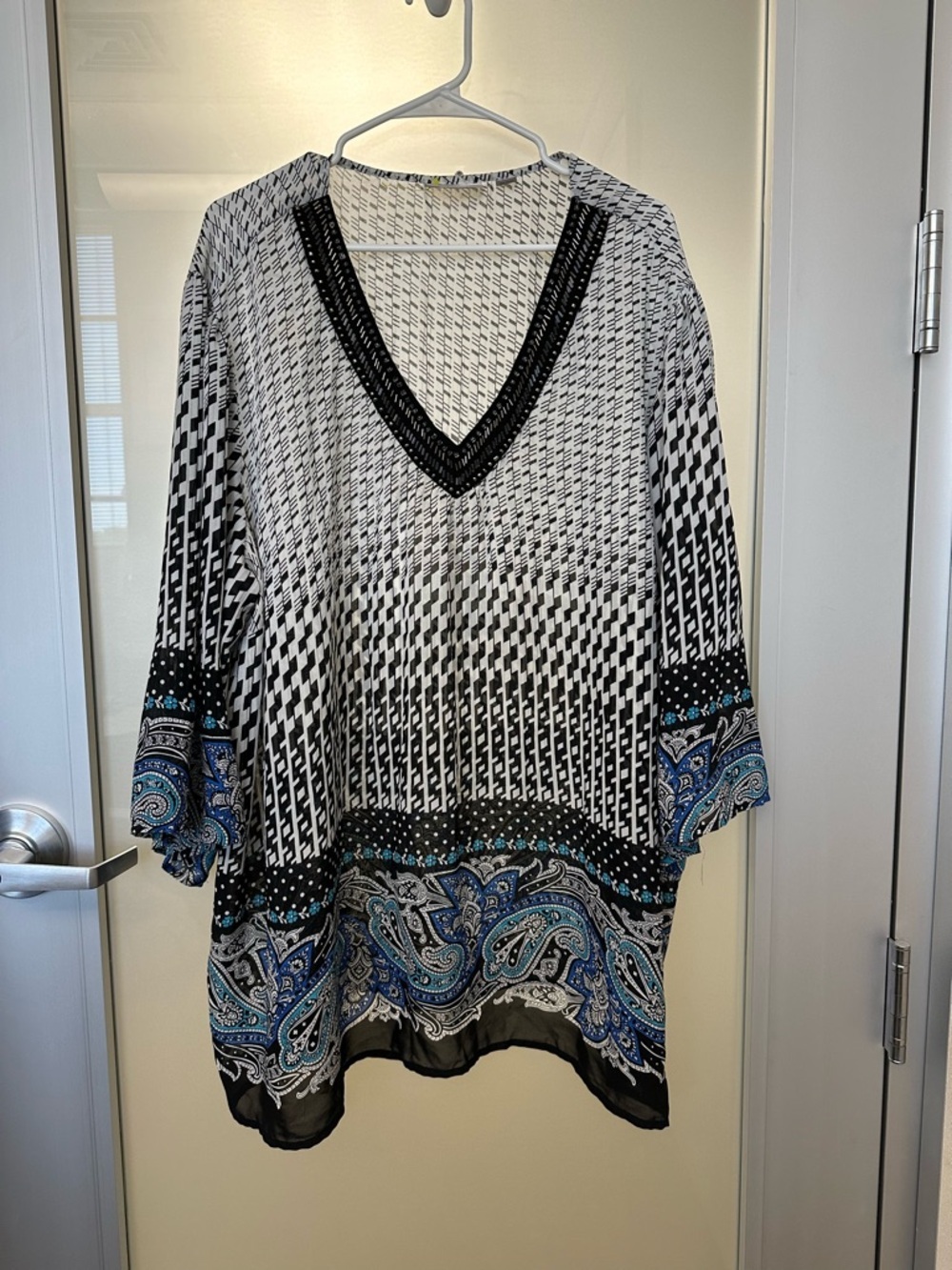 Avenue Tunic Size 22/24 Black White Blue V-Neck Art Deco Pull Over Tunic 3X